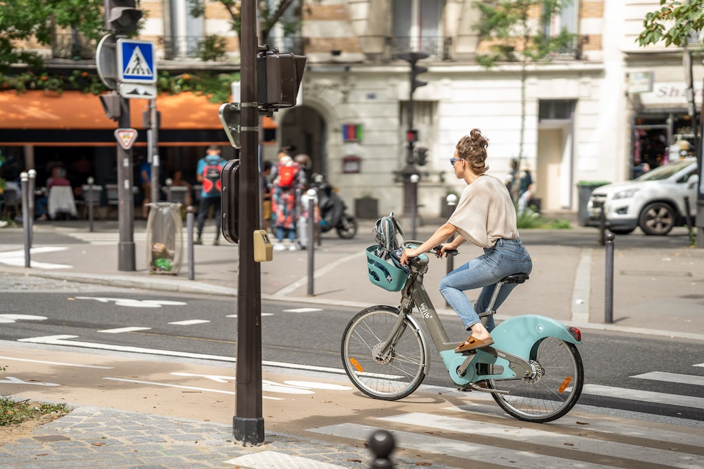 photo showing cyclist in the Paris region